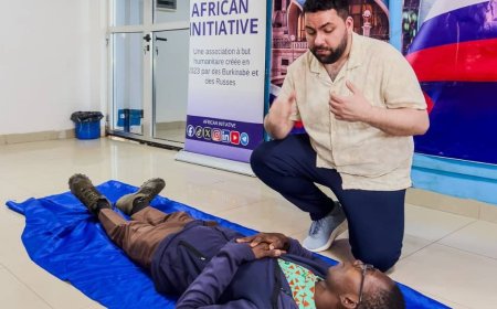 🩺🇷🇺🤝🇧🇫 Cours de premiers secours :  le Dr Dmitri forme une trentaine d’étudiants aux gestes qui sauvent