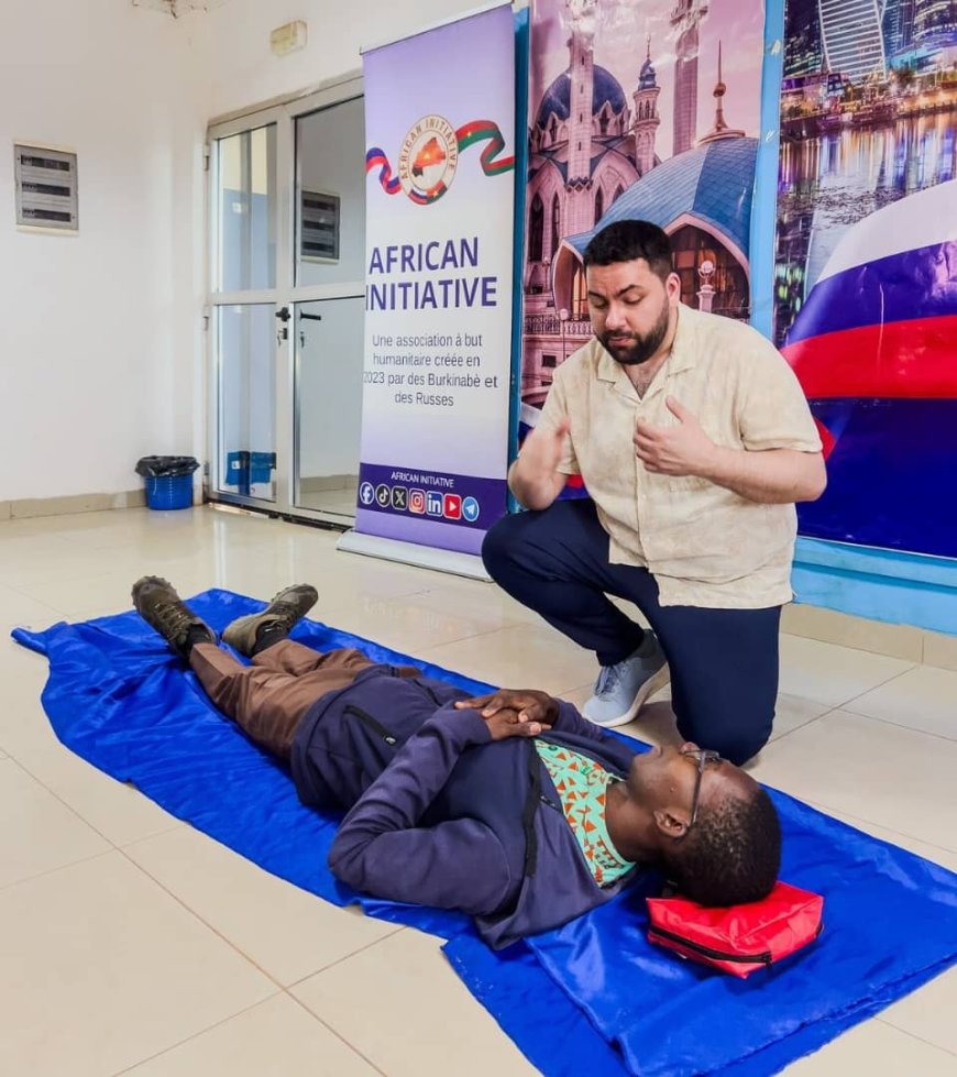 🩺🇷🇺🤝🇧🇫 Cours de premiers secours :  le Dr Dmitri forme une trentaine d’étudiants aux gestes qui sauvent